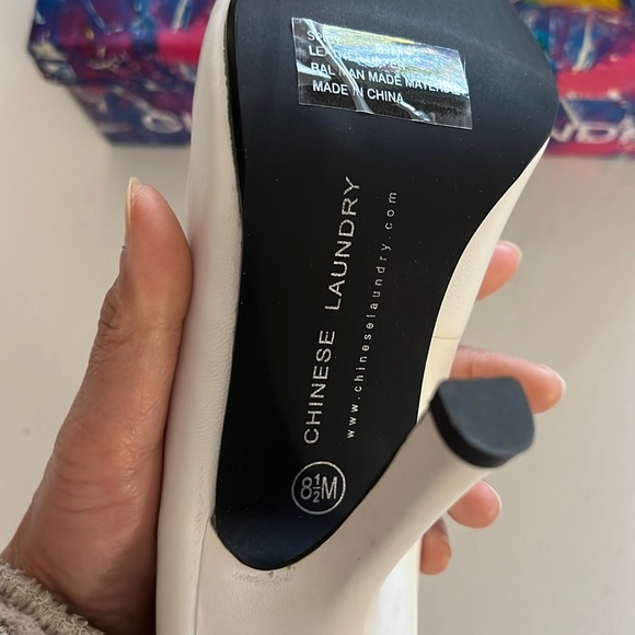 Chinese Laundry Women's Spicy Pointed Toe Pump. - Picture 2 of 8